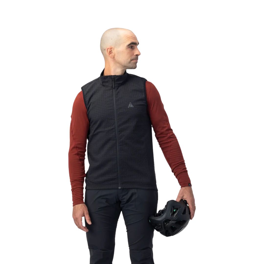 chilco-vest-black-1080x1080-4
