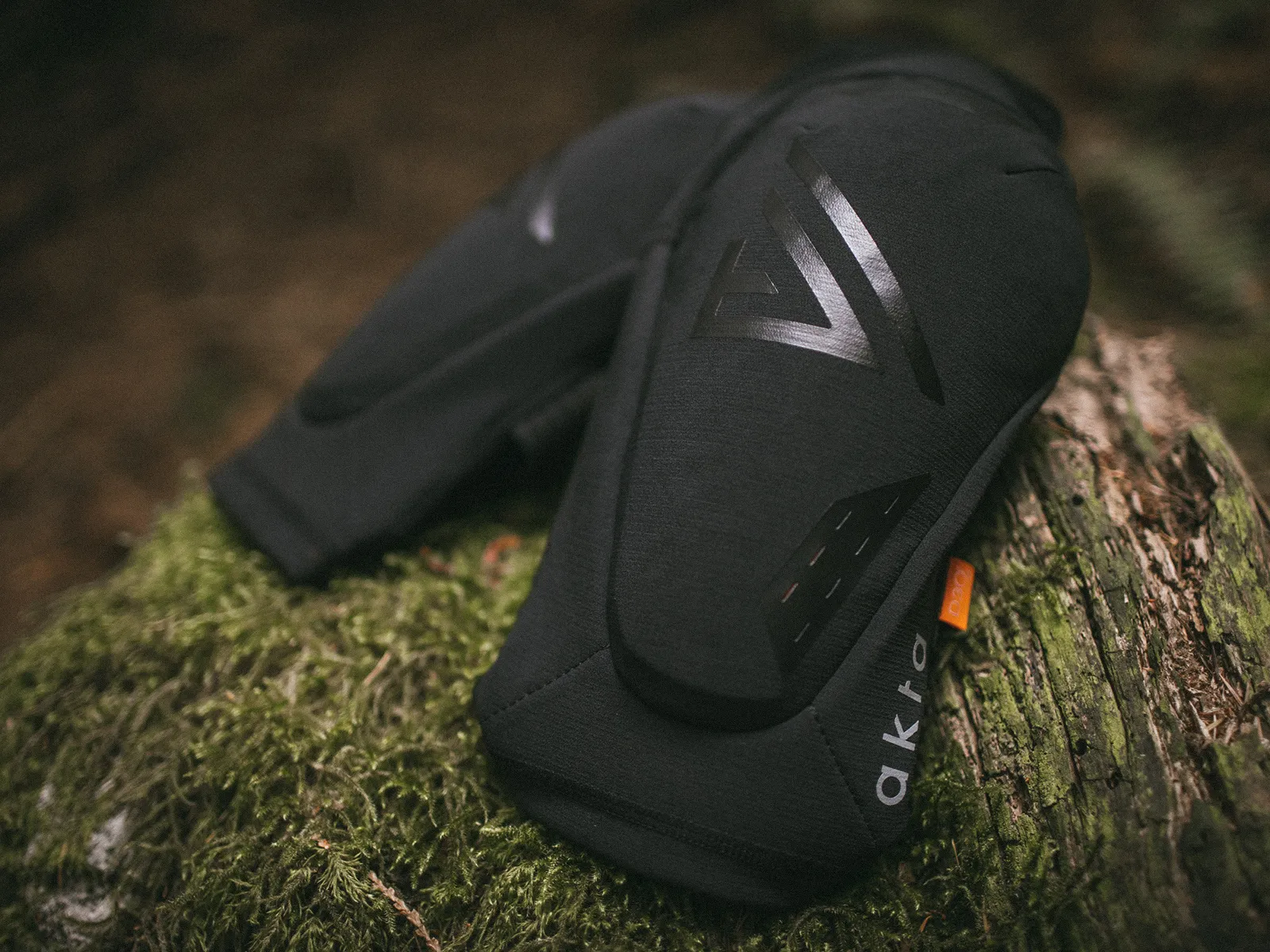 akta-trail-knee-pad-live-1