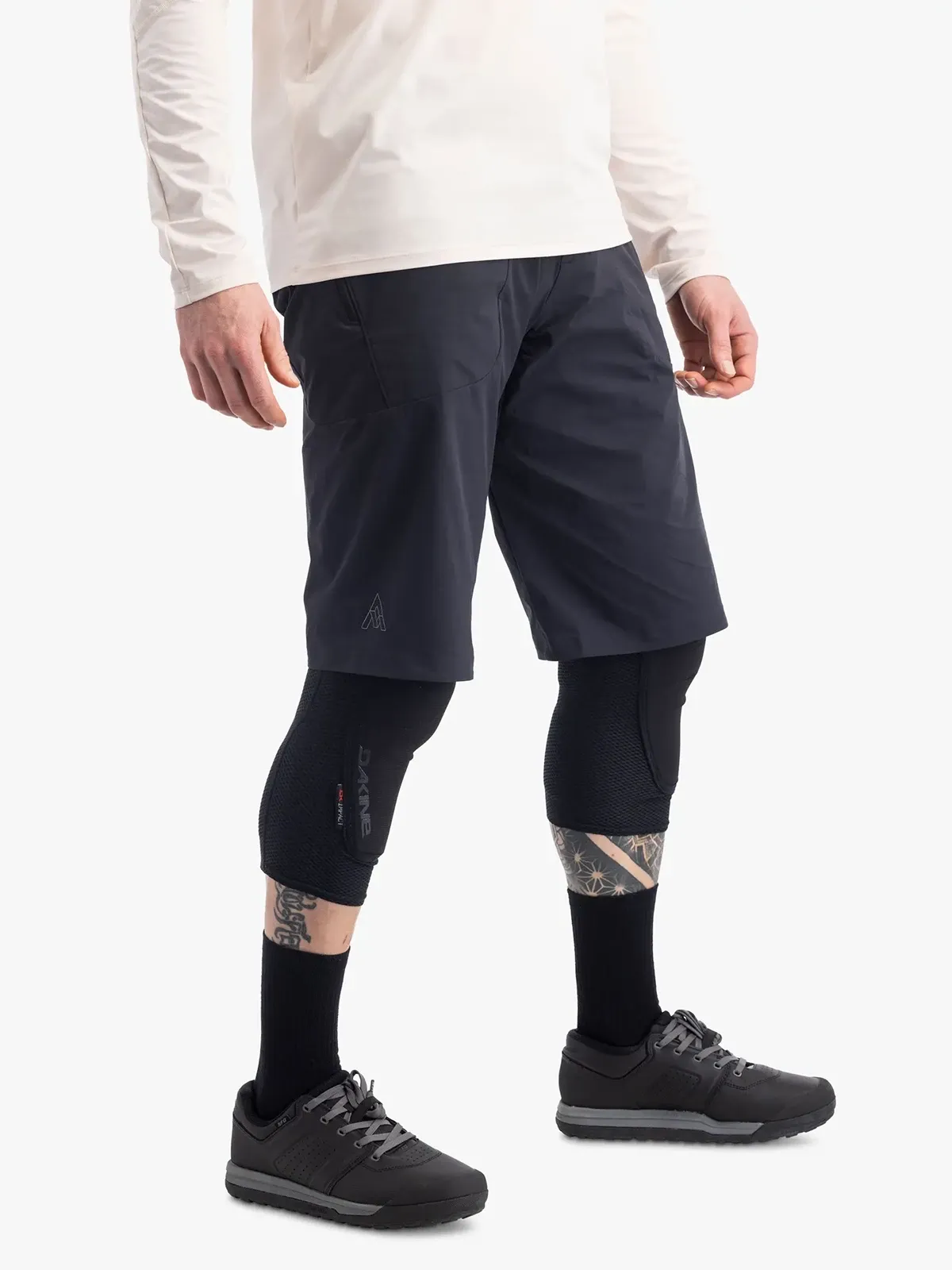 7mesh-glidepath-mens-14in-short-black-live-1