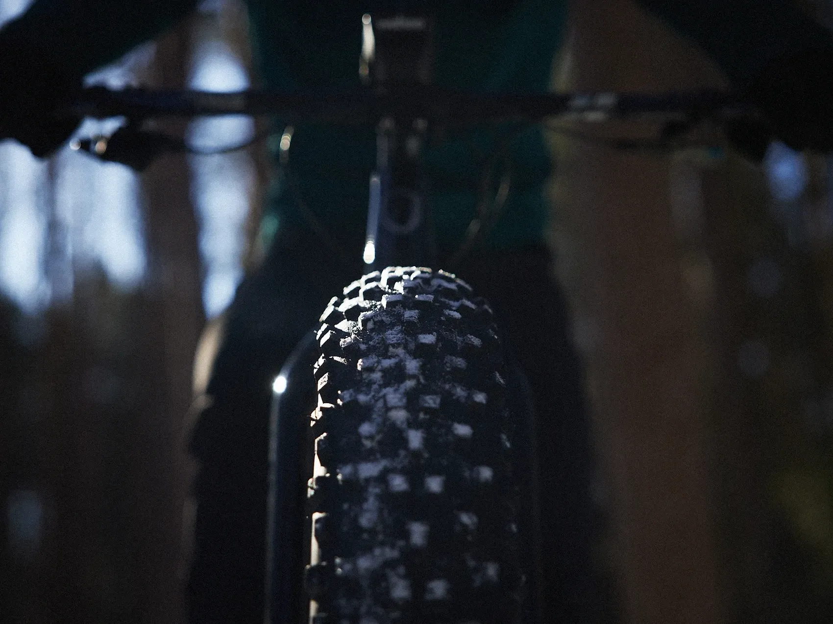 wtb-bailiff-studded-tire-275x45-live