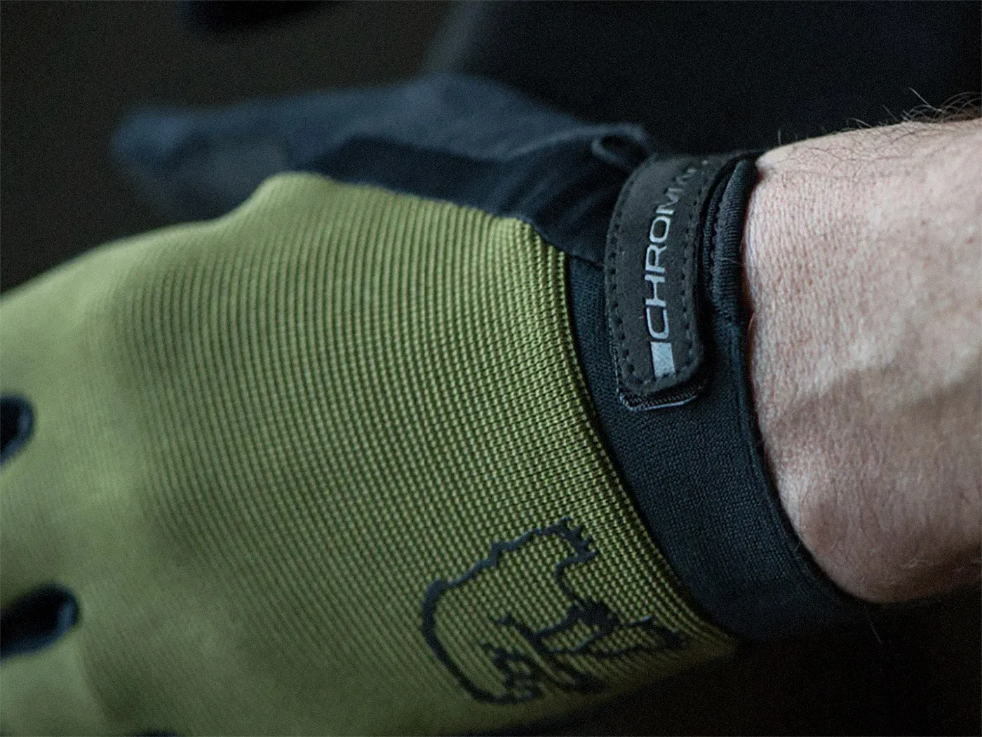chromag-tact-gloves-olive-live
